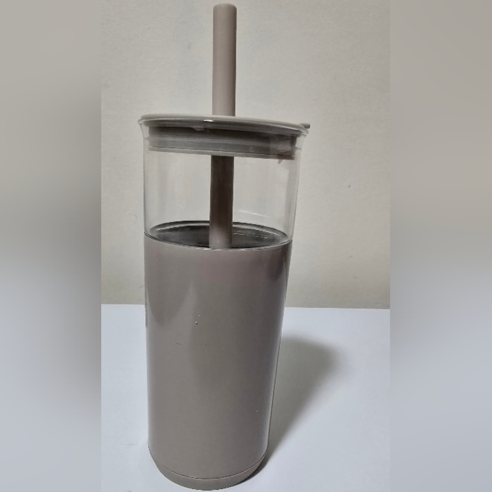 Gray Tumbler with Straw